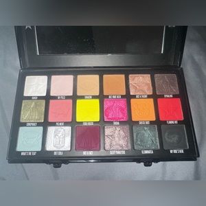 Jeffree Star Conspiracy Palette